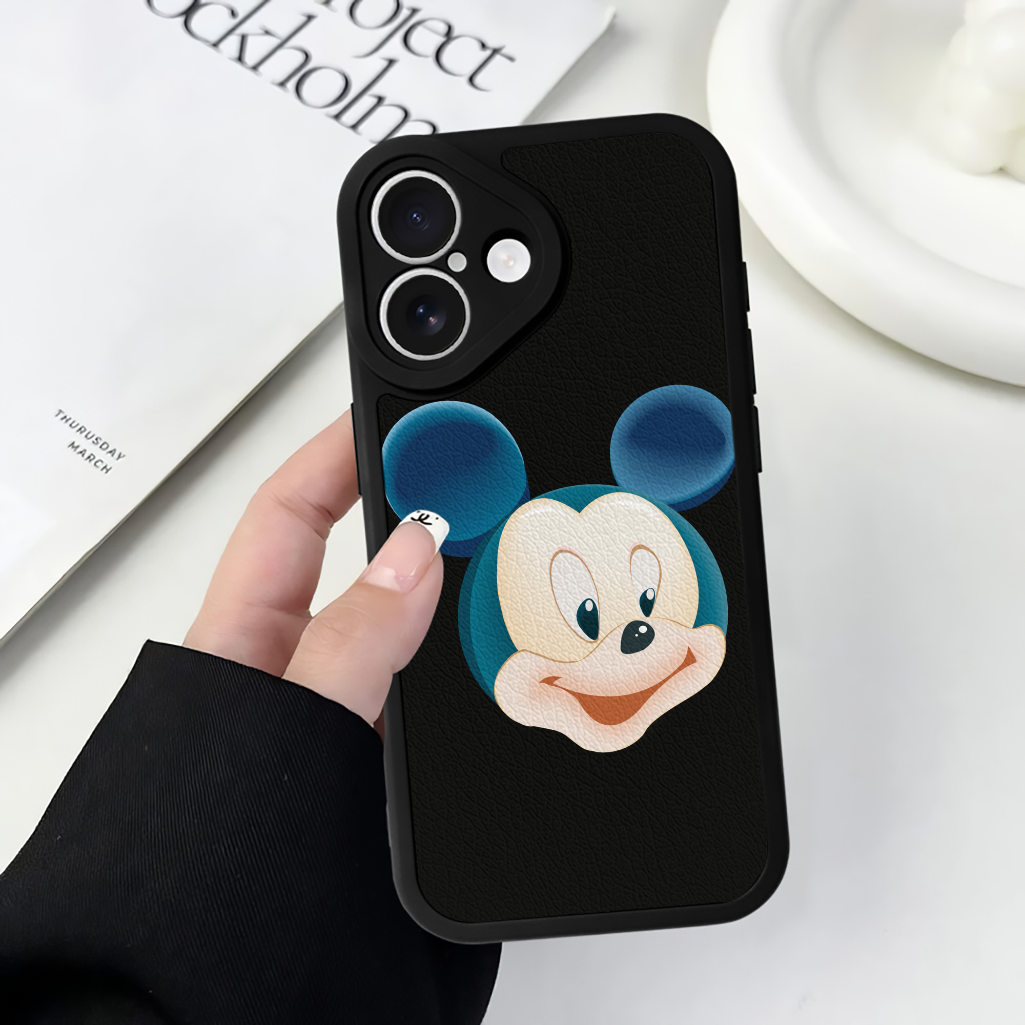 （画像用） ミッキーマウス Mickey Mouse 【iPhone 16シリーズ対応】シリコンスマホケース（レザー調） 材質：シリコン